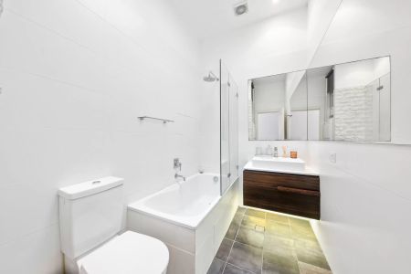 A Quiet Sanctuary Set For Convenient Living - Photo 5