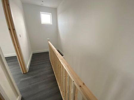 Richards Street - Photo 3