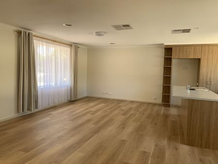 32 McKenzie St, Kambah, ACT 2902 - Photo 5