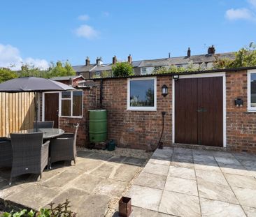 3 bedroom end of terrace house to rent - Photo 4