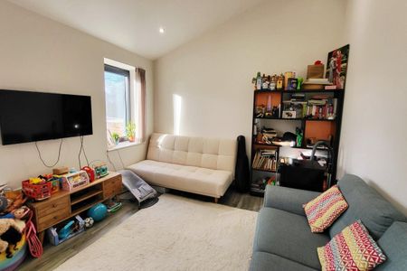 Wellington Road - Photo 2