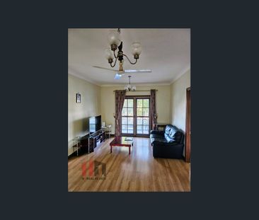 Room Available So Close To Garden City Shopping Centre! - Photo 1