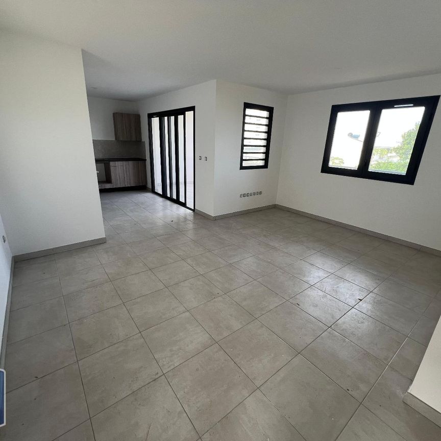 Location Appartement 3 pièces 64m² ST PIERRE 97410 - Photo 1