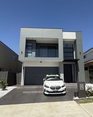 BEAUTIFUL QUALITY HOME!! - Photo 1