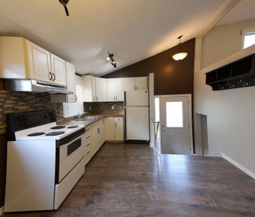 For Lease - 26 Melinda Crescent Unit# A, Barrie, Ontario - Photo 2