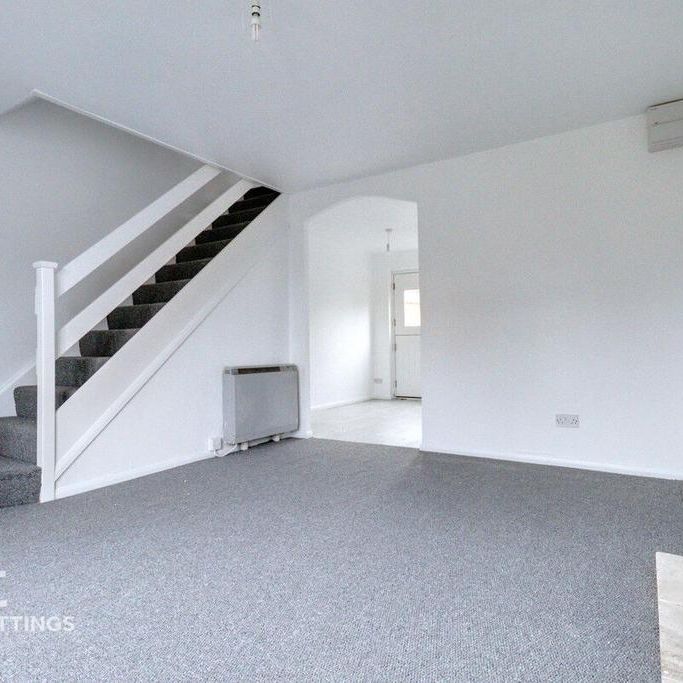 3 bedroom semi-detached house to rent - Photo 1