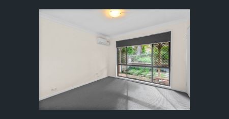 NEWLY REFURBISHED PERFECT FAMILY HOME IN QUITE CUL-DE-SAC! - Photo 2