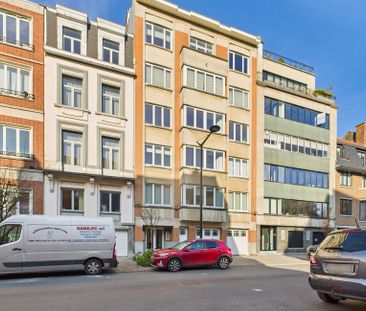 Appartement te huur in Ukkel voor € 2.250 met 4 slaapkamers - Photo 1