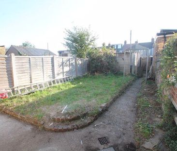 3 bedroom terraced house to rent - Photo 6