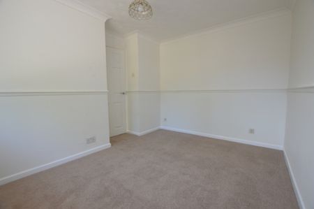 3 Bedroom Semi-Detached House - Photo 3