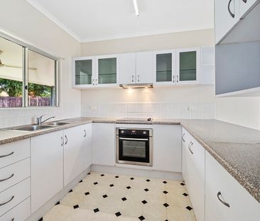 CHARMING THREE BEDROOM HOME IN QUIET CLOSE - Photo 4