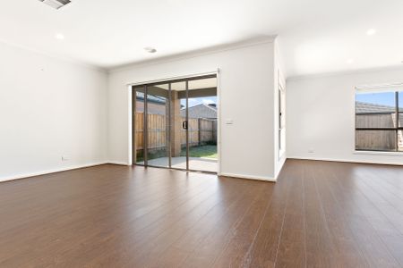 STUNNING ON SKYLARK! - Photo 2