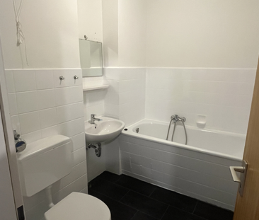 !!Schnell sein!! *Frisch renoviert* Helle 2-Zimmerwohnung mit BALKO... - Photo 1