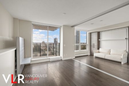 Condo in Surrey, BC - Photo 4