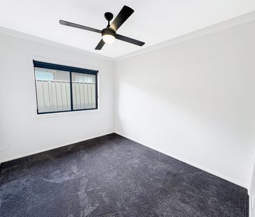 Stylish Family Home in the Heart of Aberglasslyn - Photo 4