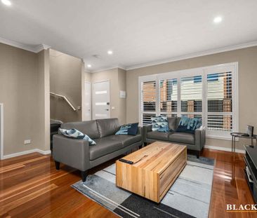 Stunning Two Bedrom Townhouse in Mawson - Photo 3