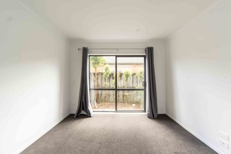 Modern 2-Bedroom Townhouse - The Perfect Lock-Up and Leave - Photo 5