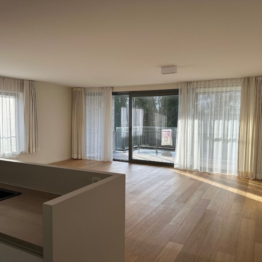 Modern appartement in het centrum van Veurne - Photo 1