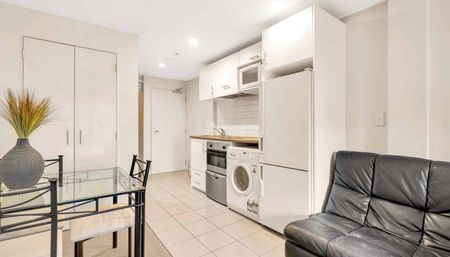 Furnished Studio Apartment! - Photo 5