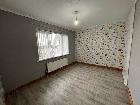 16 Oakwood Road, Carrickfergus, BT38 8ET - Photo 4