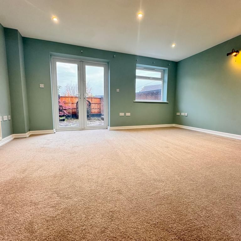 4 bedroom semi-detached house to rent - Photo 1