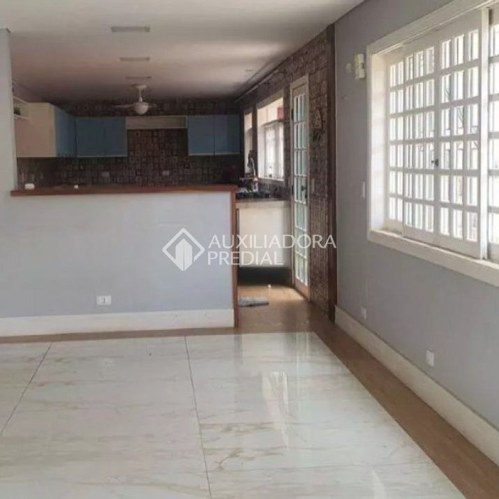 Casa com 5 quartos e 670m² para alugar em Chácara Santa Lúcia dos Ypes, Carapicuíba. - Photo 1