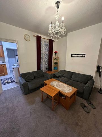 1 bedroom in a house share to rent - Photo 2