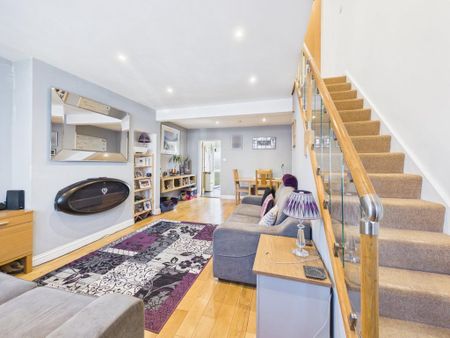 2 bedroom semi-detached house to rent - Photo 3