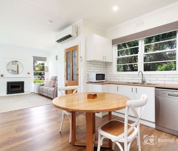 MODERN COMFORT MEETS COTTAGE CHARM IN PRIME WODONGA LOCATION - Photo 2