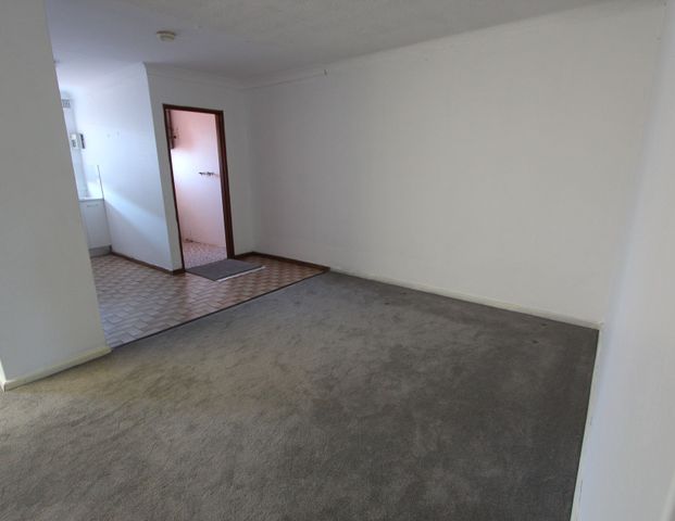 1st WEEK FREE RENT! FRESHLY PAINTED 2 BEDROOM UNIT - Photo 1