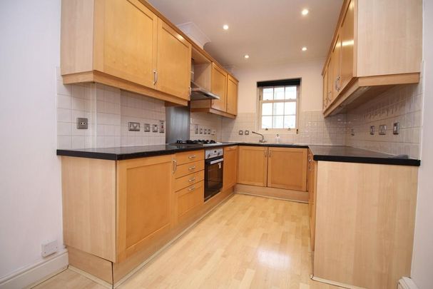 3 bedroom end of terrace house to rent - Photo 1