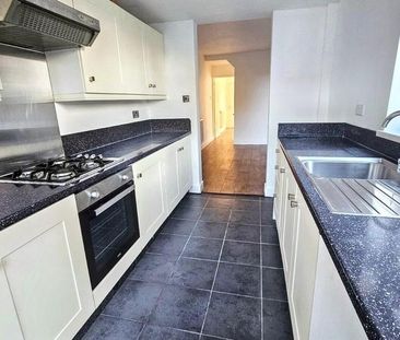 2 bedroom semi-detached house to rent - Photo 6
