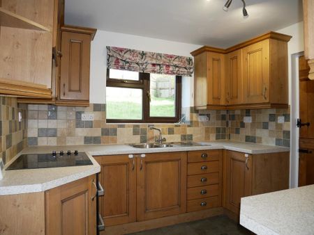 3 bedroom end of terrace house to rent - Photo 5