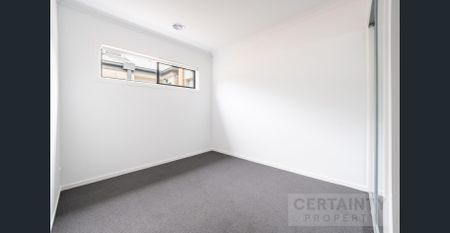 Stylish Family Haven in a Prime Sunbury Location! - Photo 4