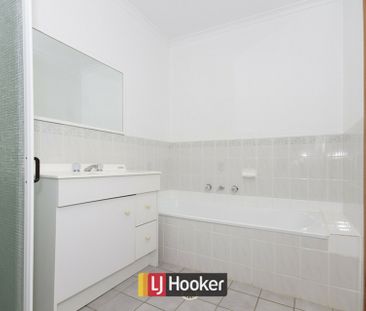 Neat Three Bedroom Townhouse - Photo 2