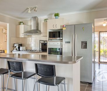 GARDEN PARADISE! - Photo 3