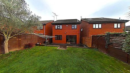 3 bedroom detached house to rent - Photo 2