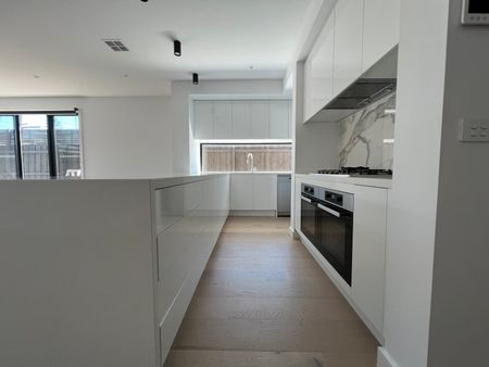 FOUR BEDROOM IN PRIME LOCATION - Photo 5