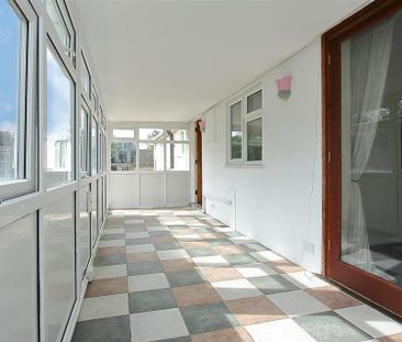 3 bedroom detached bungalow to rent - Photo 2