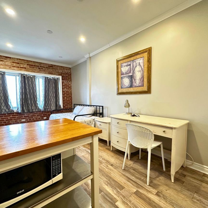 2104 Av. Prud'homme, Montréal (Côte-des-Neiges, QC H4A - Photo 1