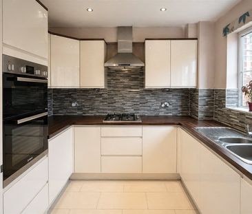 Manor Crescent, Epsom, Surrey, KT19 7EE - Photo 3