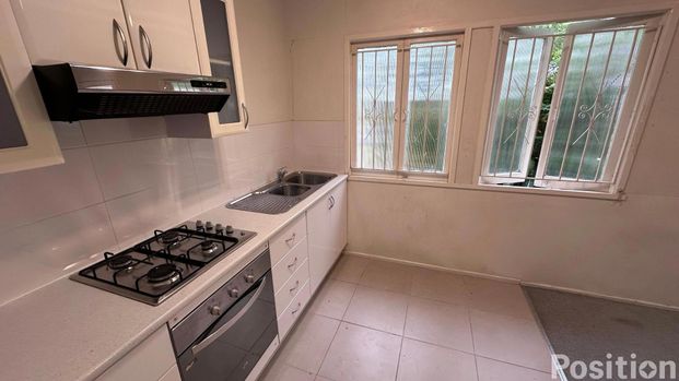 Unfurnished - 1 Bedroom Unit in a Prime Location. - Photo 1