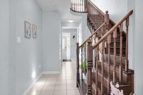 For Lease - 940 Dice ( Upper Level ) Way, Milton, Ontario - Photo 1