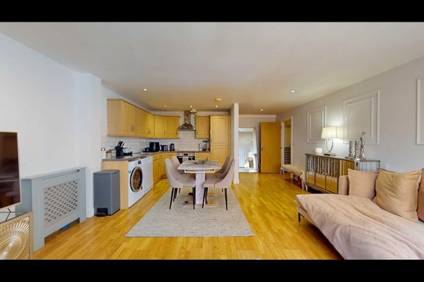 2 Bed Flat, Southwark Park Road, SE16 - Photo 1