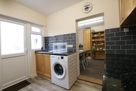 3 bedroom semi-detached house to rent - Photo 3