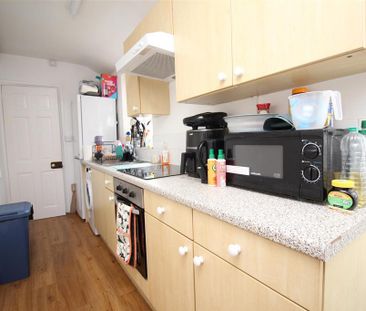 4 bedroom terraced house to rent - Photo 6