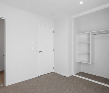 Modern 2-bedroom Townhouse Opposite The Palms - Available now! - Photo 6