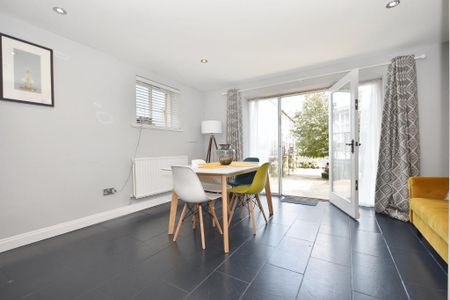 3 bedroom detached house to rent - Photo 2