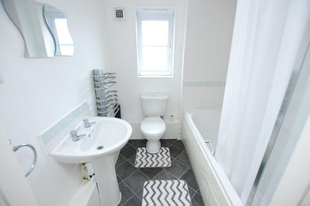 3 bedroom apartment to rent - Photo 4