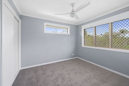 Spacious & Stylish Living in Seagreen Estate - Photo 3